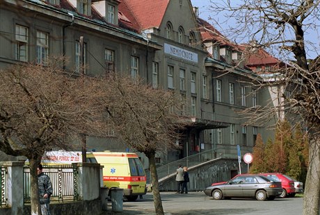 Policie obvinila nkdejí sestru z Luické nemocnice v Rumburku (na archivním...