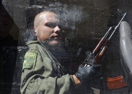 Ozbrojený separatista v Doncku.