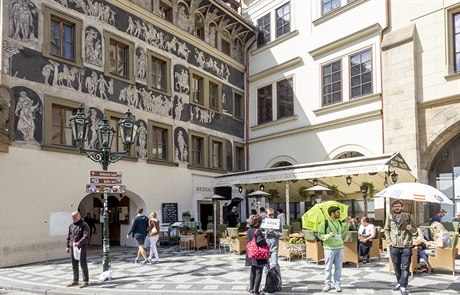 Dm U Minuty na Staromstském námstí a restaurace spojovaná s Romanem...