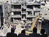 Palestinci ptraj v sutinch vybombardovanch dom po obtech izraelskch...