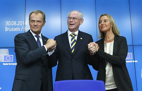 Nov zvolený unijní prezident a polský premiér Donald Tusk (vlevo), dosavadní...