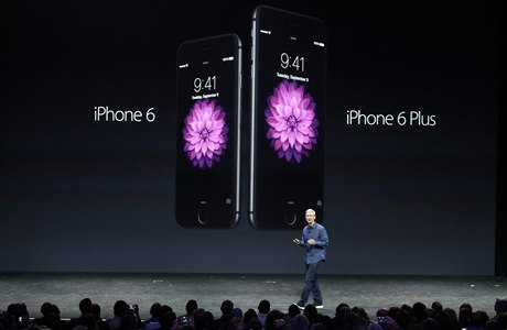 Apple CEO Tim Cook pedstavuje nový iPhone 6 a iPhone 6 Plus