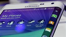 Zahnutý displej přístroje společnosti Samsung „Galaxy Note Edge“, zveřejěného... | na serveru Lidovky.cz | aktuální zprávy
