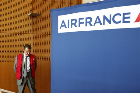 CEO Air France Alexandre de Juniac bhem tiskové konference týkající se stávky...