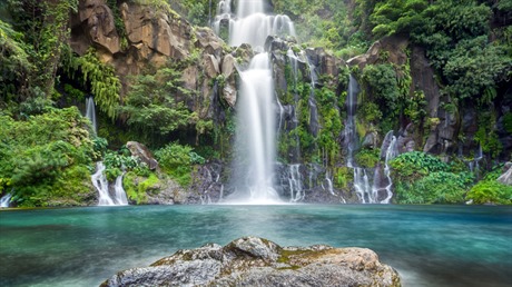 Vodopády na ostrov Reunion vytváí v údolích idylická zákoutí.