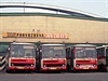 Autobusy ped garovou halou na Klov - rok 1989.