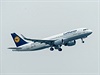 Letadlo A320 spolenosti Lufthansa.