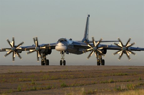 Tupolev Tu-95, ruský (sovtský) strategický bombardér zavedený do sluby v 50....