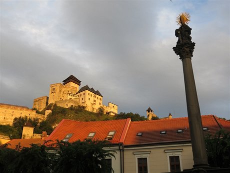 Treniansky hrad, po Spiském snad nejvtí na Slovensku, je vidt z dálky,...