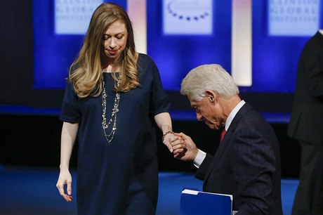 Americký exprezident Bill Clinton se svou dcerou Chelsea.