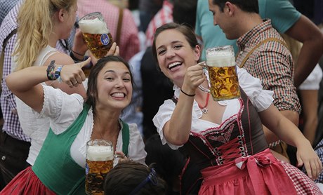 Pivo, tradiní odv a dobrá nálada. To je Oktoberfest.