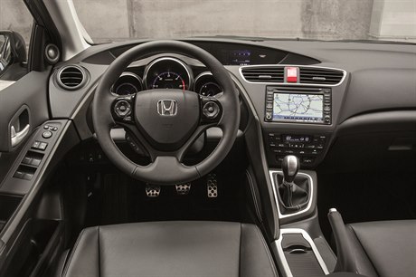 Interiér Hondy Civic Tourer to jsou kvalitní materiály a promylená ergonomie