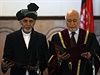 Nov afghnsk prezident Araf Ghan stoj vedle afghnskho pedsedy...