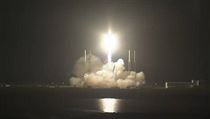 Na tomto snímku poskytnutém NASA, nákladní loď SpaceX stoupá vzhůru směrem k... | na serveru Lidovky.cz | aktuální zprávy