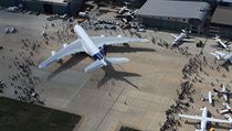 Největší dopravní letoun světa Airbus A 380 pojme až 180 pasažérů. | na serveru Lidovky.cz | aktuální zprávy