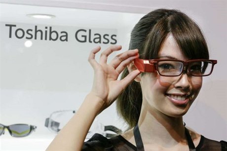 Zdravotní triko i naviganí brýle, to jsou novinky z Japonska