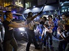 Centrum Hongkongu zashly potyky mezi demonstranty poadujcmi demokratick...