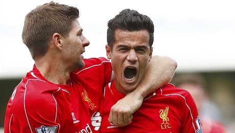 Radost Liverpoolu. Steven Gerrard (vlevo) a Philippe Coutinho.