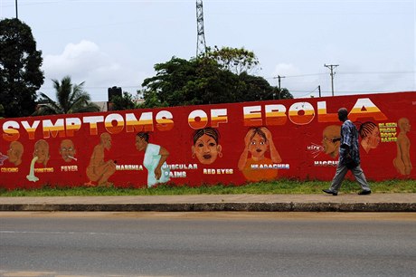 Symptomy nákazy. Nápisy v ulicích liberijské Monrovie varují ped ebolou.