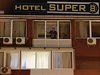 V Makedonii ped pr dny zemel Brit. Cel hotel je v karantn a ubytovan...