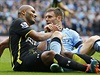 Vincenty Kompany (vlevo) a James Milner.