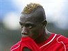 Fotbalista Mario Balotelli v dresu Liverpoolu. Nyn vak zamil na hostovn...