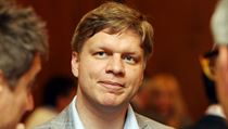 Tomáš Hudeček čeká na výsledky ve volebním štábu strany TOP 09. | na serveru Lidovky.cz | aktuální zprávy