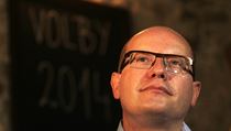 Premiér Bohuslav Sobotka během komunálních a senátních voleb 2014. | na serveru Lidovky.cz | aktuální zprávy