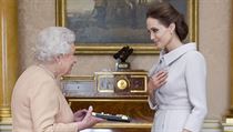 Britská královna Alžběta II. udělila oscarové herečce a humanitární vyslankyni... | na serveru Lidovky.cz | aktuální zprávy