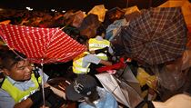 Hongkongská policie rozhání prodemokratické protesty. Demonstranti drží... | na serveru Lidovky.cz | aktuální zprávy