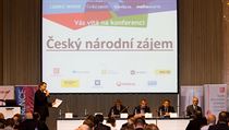 Ministr Andrej Babiš a Hynek Kmoníček na konferenci Český národní zájem Ministr Andrej Babiš a Hynek Kmoníček na konferenci Český národní zájem