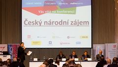 Ministr Andrej Babiš a Hynek Kmoníček na konferenci Český národní zájem Ministr Andrej Babiš a Hynek Kmoníček na konferenci Český národní zájem