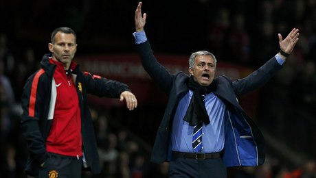 Ryan Giggs (vlevo) a José Mourinho.