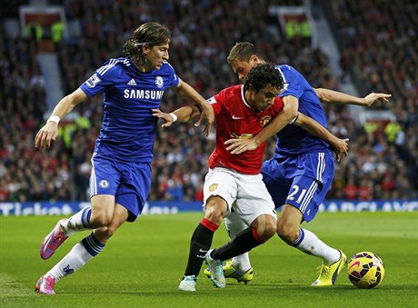 Rafael Da Silva v obleení obránc Chelsea