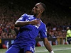 Didier Drogba z Chelsea oslavuje vstelenou branku.