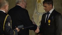 Režisér Filip Renč (vpravo) obdržel od prezidenta Miloše Zemana 28. října na... | na serveru Lidovky.cz | aktuální zprávy