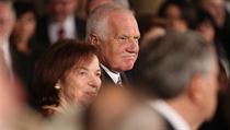 Na předávání státních vyznamenání 28. října dorazil i Václav Klaus s chotí. | na serveru Lidovky.cz | aktuální zprávy