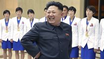 Rozzen Kim ong-un ve spolenosti severokorejskch atletek (ilustran...