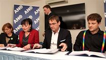 Čtyřkoalice má 31 mandátů, tedy nadpoloviční většinu v 55členném... | na serveru Lidovky.cz | aktuální zprávy