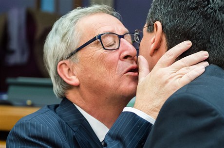 Prezident Evropské komise Jean-Claude Juncker vítá komisae pro energii Maroe...