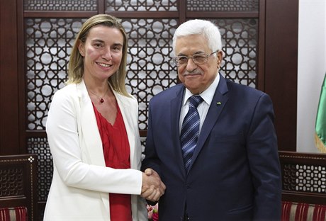Palestinský prezident Mahmúd Abbás a vysoká pedstavitelka EU pro zahraniní...