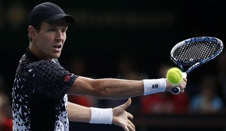 Oi na míi. Tomá Berdych v utkání s Milosem Raonicem.