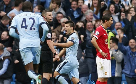 Gól! Fotbalisté Manchesteru City se radují ze vstelené branky.