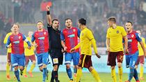 Červená karta. Sudí Jílek vyloučil Marka Matějovského. | na serveru Lidovky.cz | aktuální zprávy