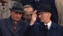 Michail Gorbačov (vlevo) a Erich Honecker na snímku z konce 80. let. | na serveru Lidovky.cz | aktuální zprávy