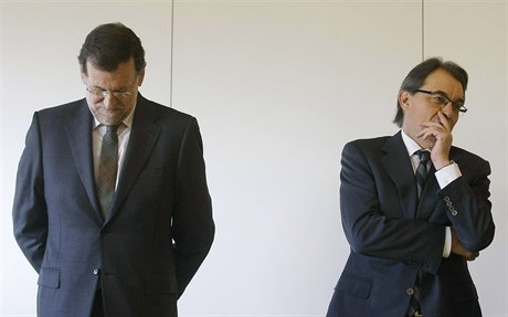 panlský premiér Mariano Rajoy (vlevo) s pedsedou katalánské vlády Arturem...