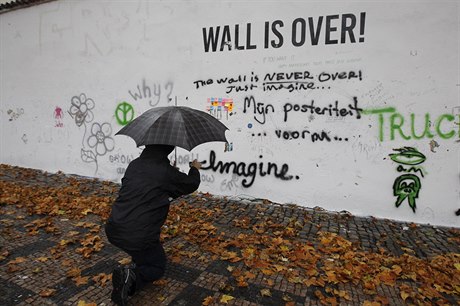 Pemalování známé Lennonovy zdi vyvolalo znané rozhoení ve veejném...