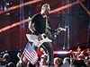 Kapela Metallica na Koncert za chrabrost rozezpvala tisce divk.