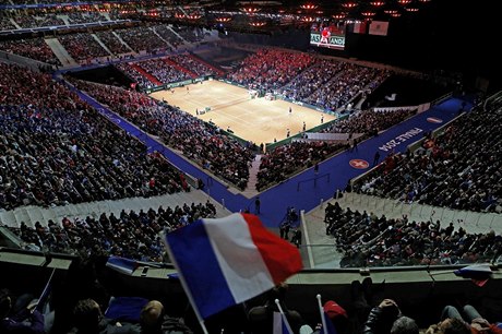 Finále Davis Cupu 2014 se v Lille odehrává se fotbalovém stadionu. Páteních 27...