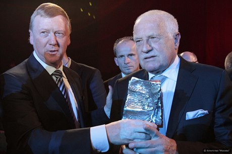 Václav Klaus pebírá Gajdarovu cenu za zlepování vztah s Ruskem